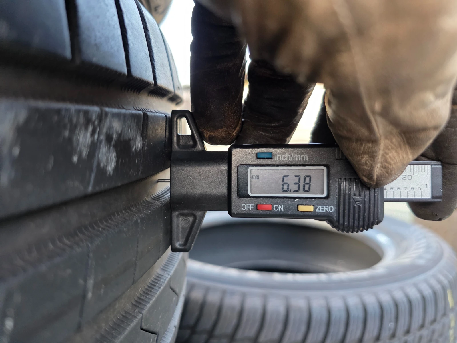 Гуми Летни 215/45R17, снимка 4 - Гуми и джанти - 55581430