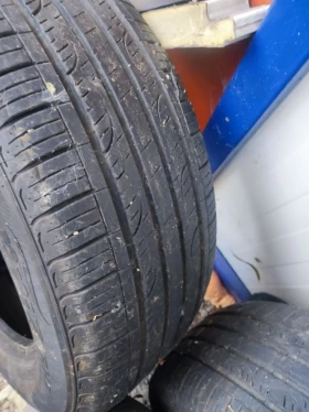 Гуми Всесезонни 235/60R18, снимка 1 - Гуми и джанти - 47546493