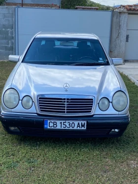 Mercedes-Benz E 200, снимка 1