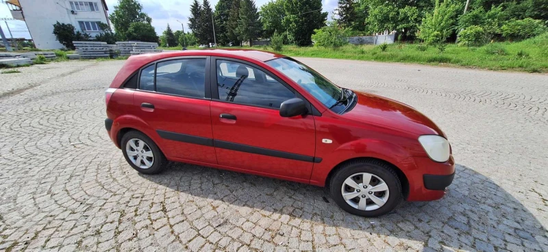 Kia Rio 1.4 v16, снимка 3 - Автомобили и джипове - 47543513