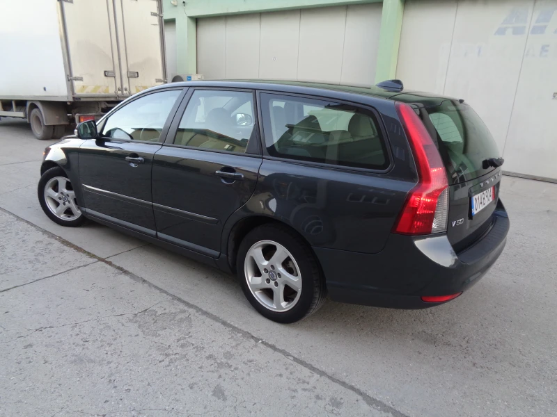 Volvo V50 1.6HDI-ЛИЗИНГ, снимка 3 - Автомобили и джипове - 48414331