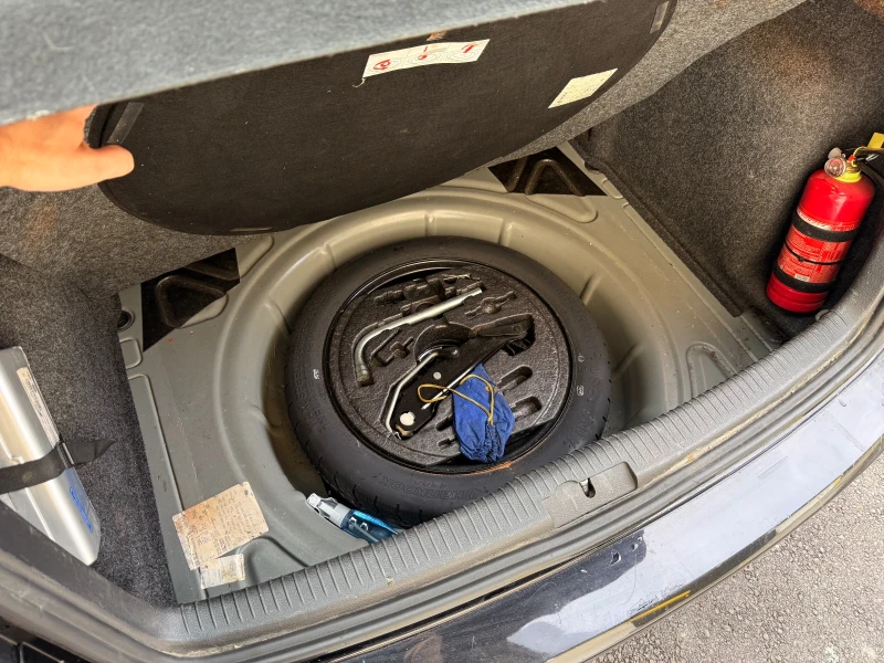 VW Golf 1.6 tdi 105, снимка 11 - Автомобили и джипове - 52497215