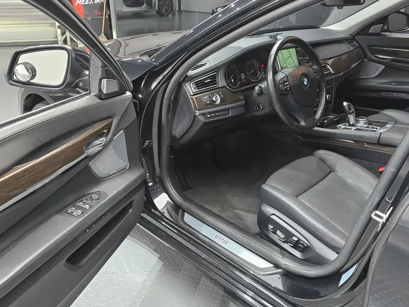 BMW 730, снимка 11 - Автомобили и джипове - 54600949