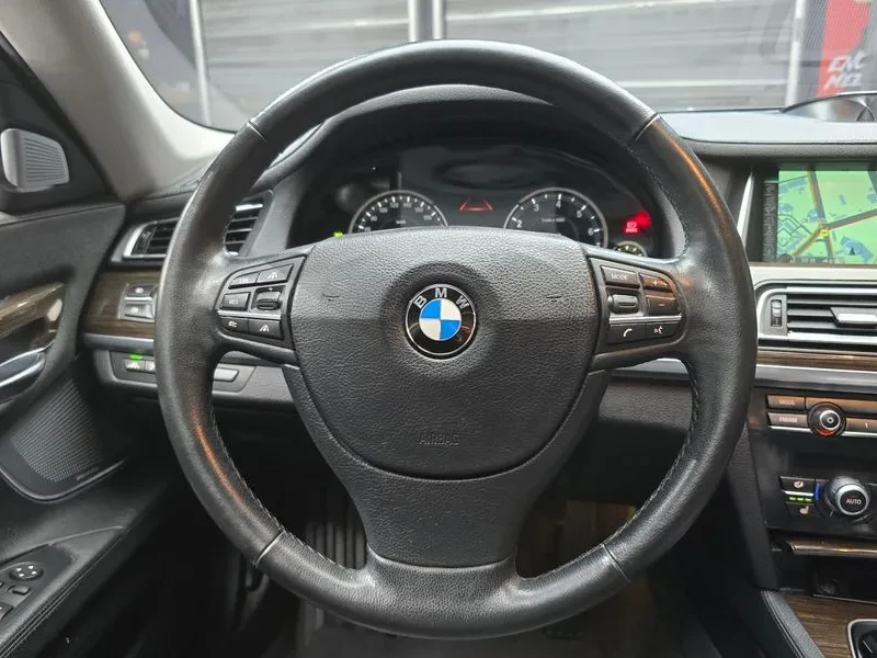 BMW 730, снимка 13 - Автомобили и джипове - 54600949
