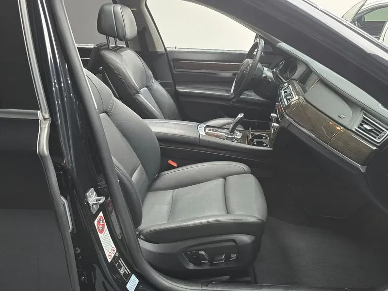 BMW 730, снимка 10 - Автомобили и джипове - 54600949
