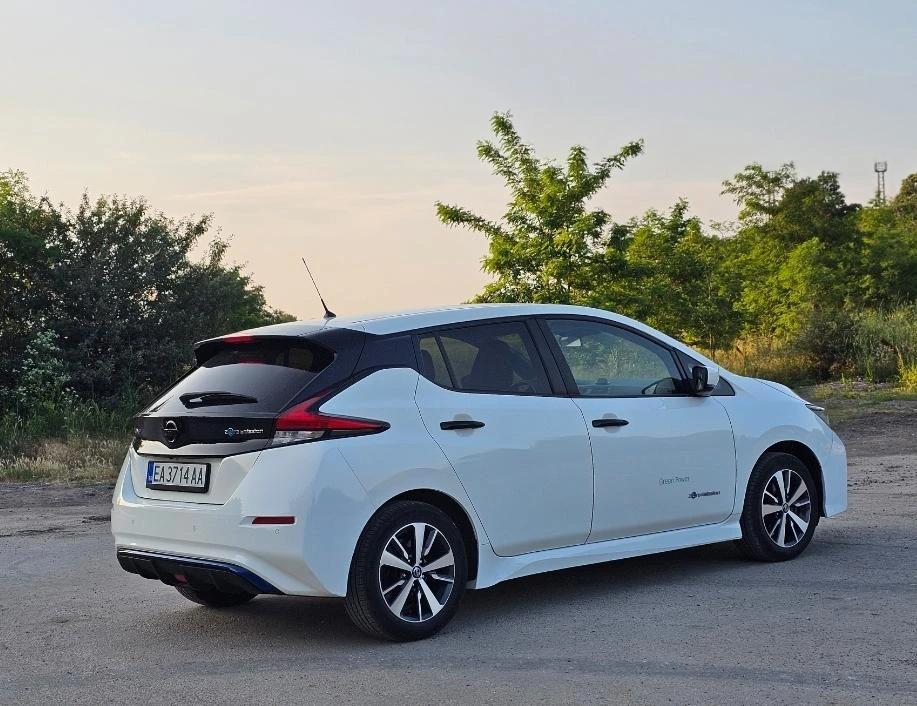 Nissan Leaf  Лична кола, Перфектна  - изображение 7
