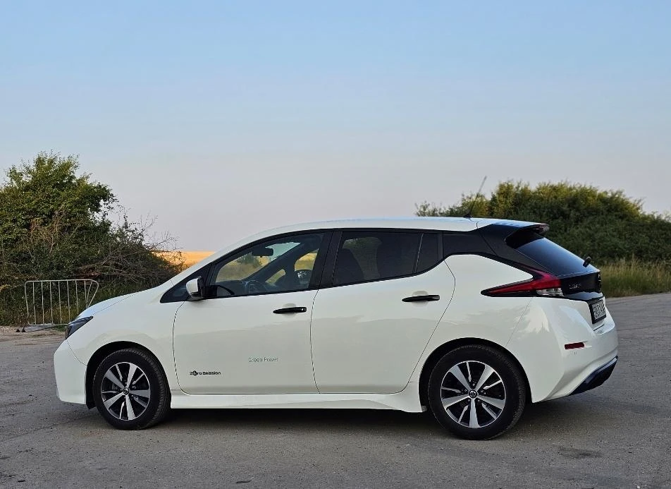 Nissan Leaf  Лична кола, Перфектна  - изображение 3