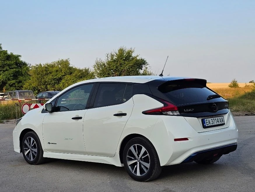 Nissan Leaf  Лична кола, Перфектна  - изображение 4