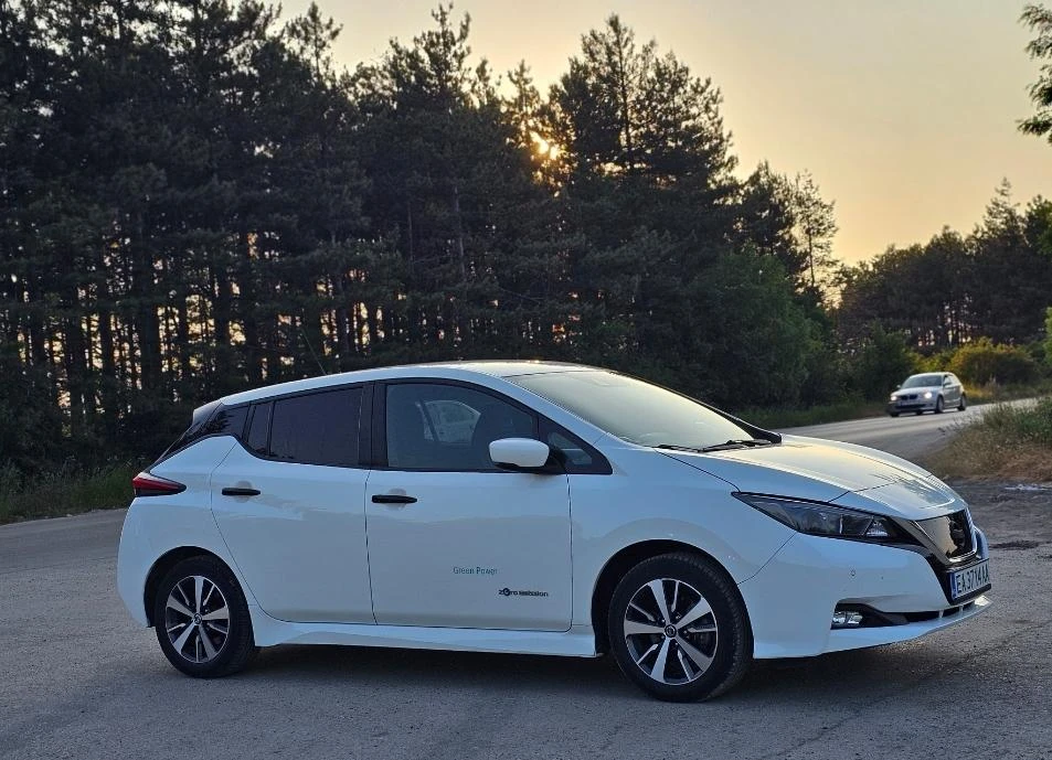 Nissan Leaf  Лична кола, Перфектна  - изображение 8