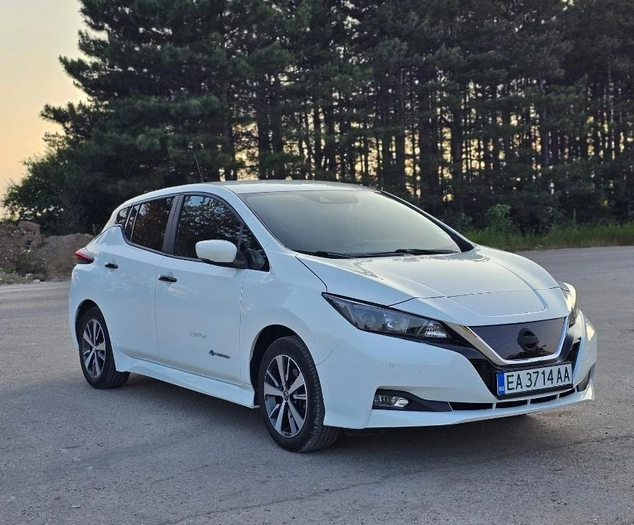 Nissan Leaf  Лична кола, Перфектна  - изображение 9