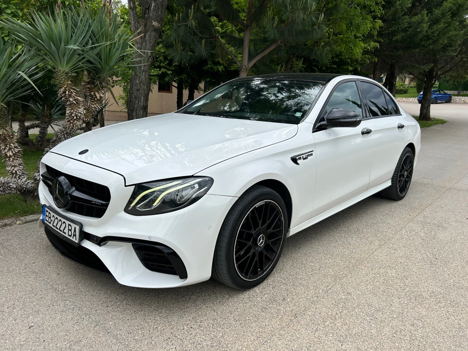 Mercedes-Benz E 220 AMG Pack, снимка 2 - Автомобили и джипове - 54610050