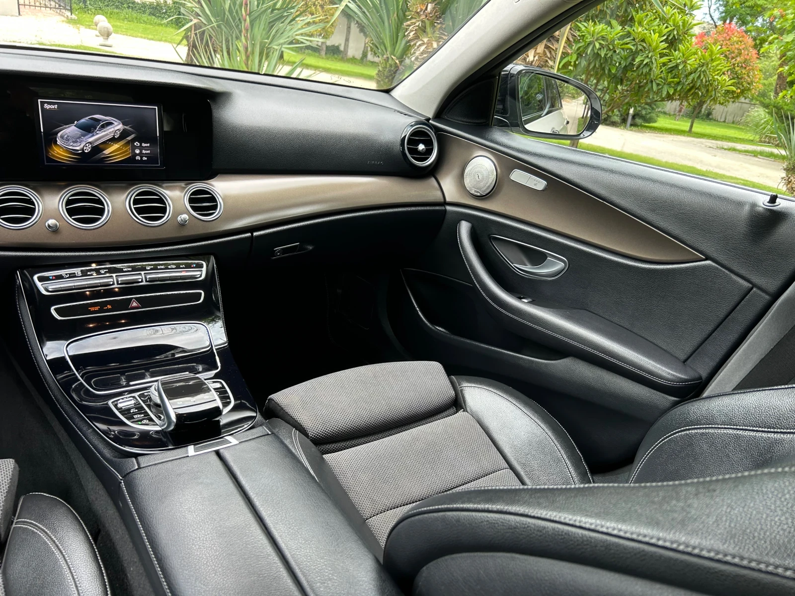 Mercedes-Benz E 220 AMG Pack, снимка 9 - Автомобили и джипове - 54610050