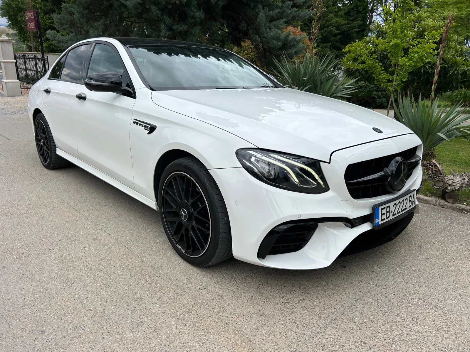 Mercedes-Benz E 220 AMG Pack, снимка 3 - Автомобили и джипове - 54610050