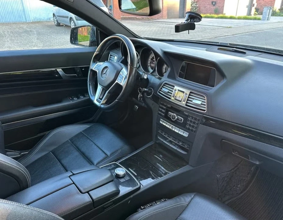 Mercedes-Benz E 220, снимка 4 - Автомобили и джипове - 54934672