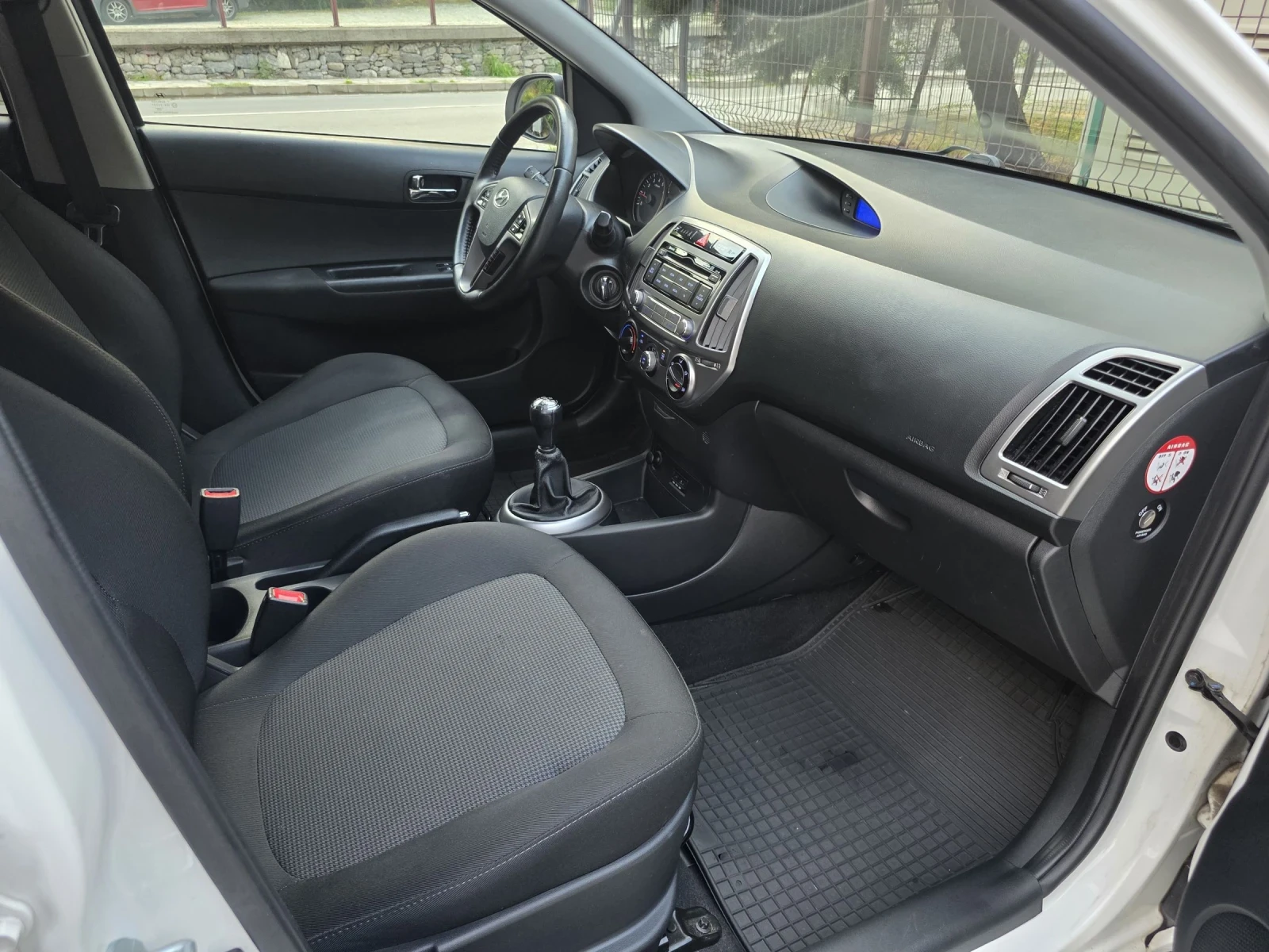 Hyundai I20 1.25i 84ps 4 Zylinder * FACELIFT* LED* EVRO 5B, снимка 14 - Автомобили и джипове - 55253698