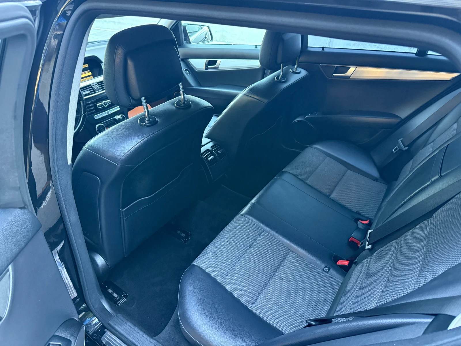 Mercedes-Benz C 200 Facelift / Avantgarde, снимка 11 - Автомобили и джипове - 55495671