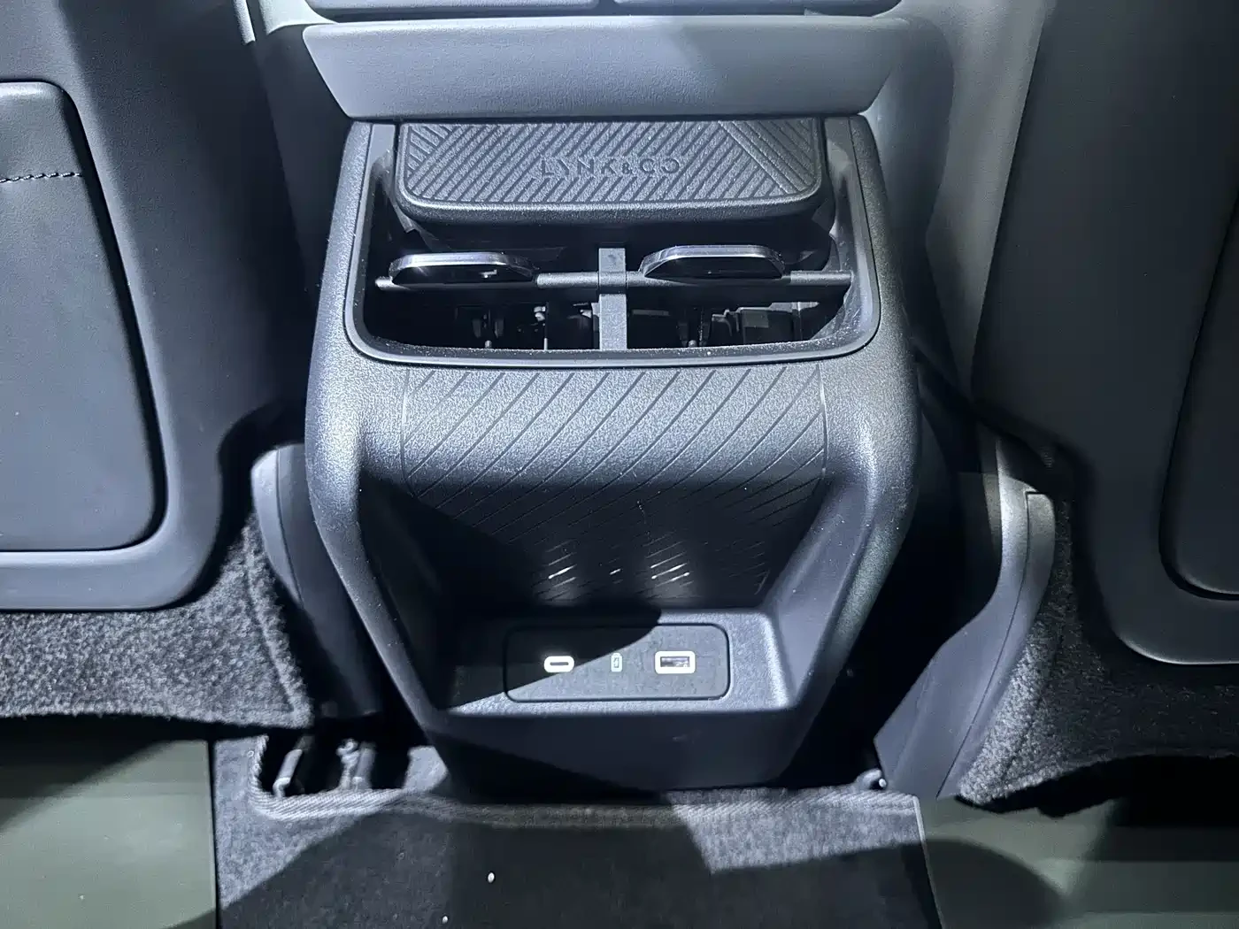 LynkCo 08 EM-P 2025 220km AWD Performance Halo | Mobile.bg � ����������� 14