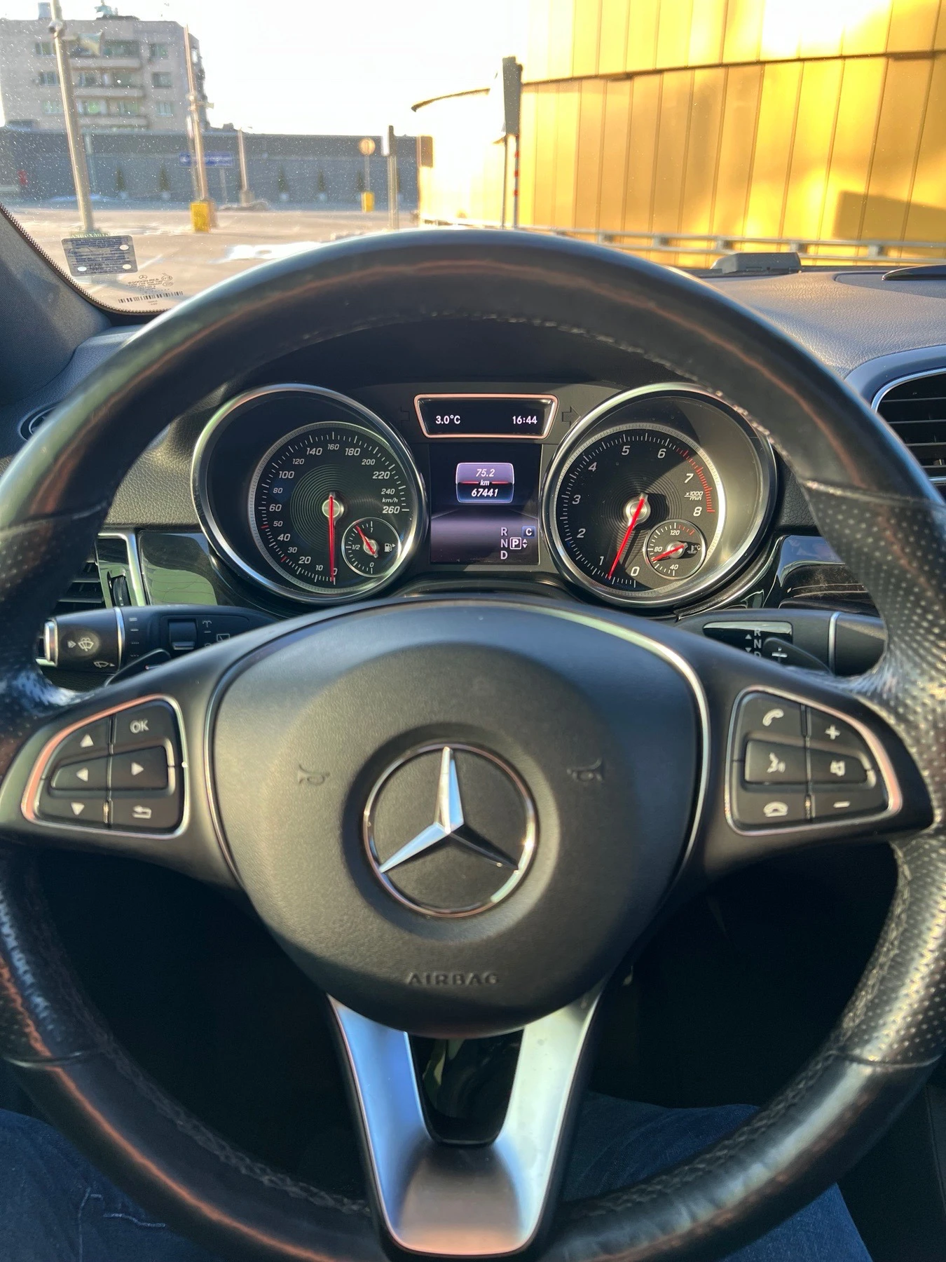 Mercedes-Benz GLE 400 HARMAN/AIRMATIC/PANO/9G-TRONIC/KEYLESS - изображение 3