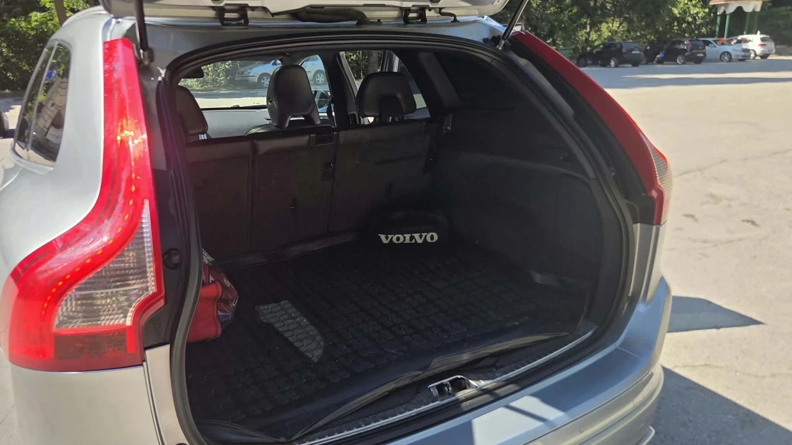 Volvo XC60 R design , снимка 16 - Автомобили и джипове - 55711415