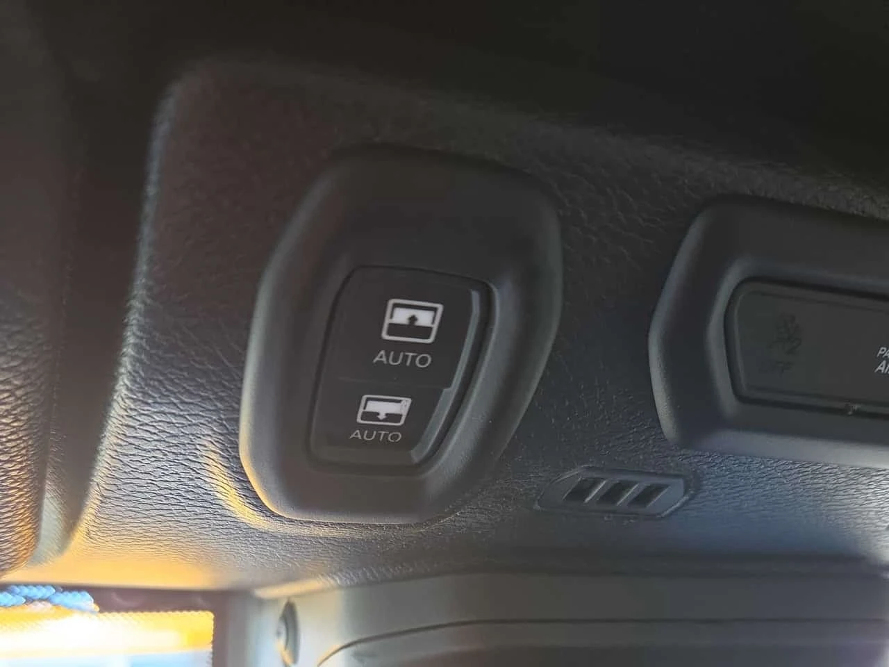 Jeep Wrangler * Sahara * CARFAX * ����� �� ����������� | Mobile.bg � ����������� 12