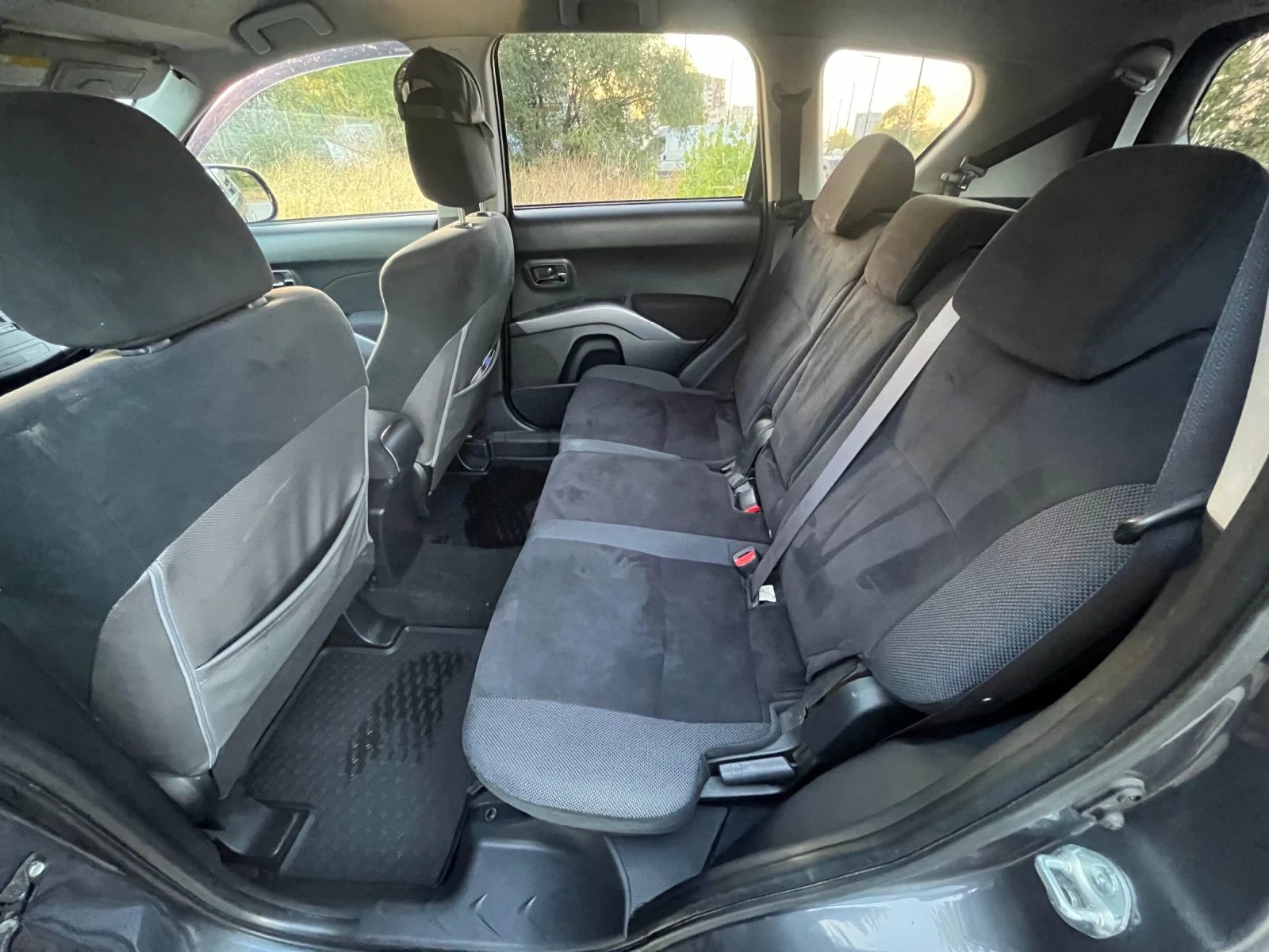 Mitsubishi Outlander, снимка 6 - Автомобили и джипове - 56379891