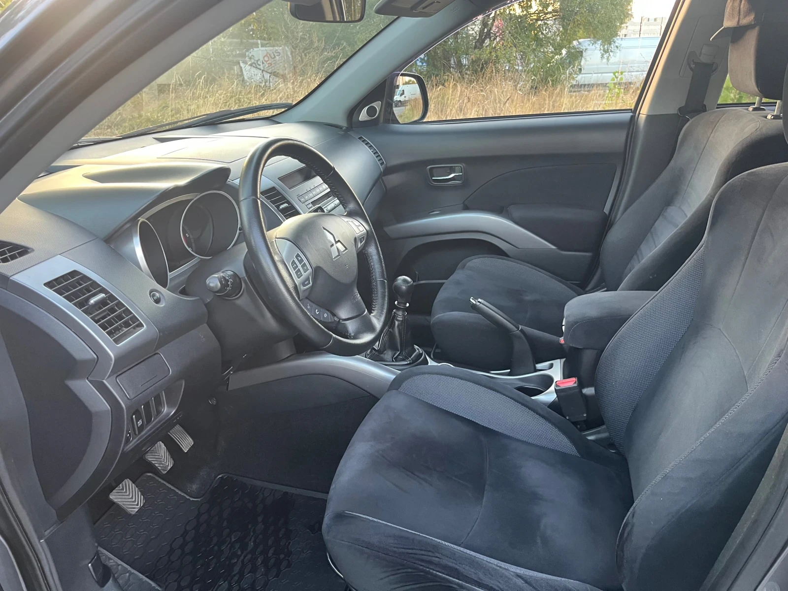 Mitsubishi Outlander, снимка 5 - Автомобили и джипове - 56379891