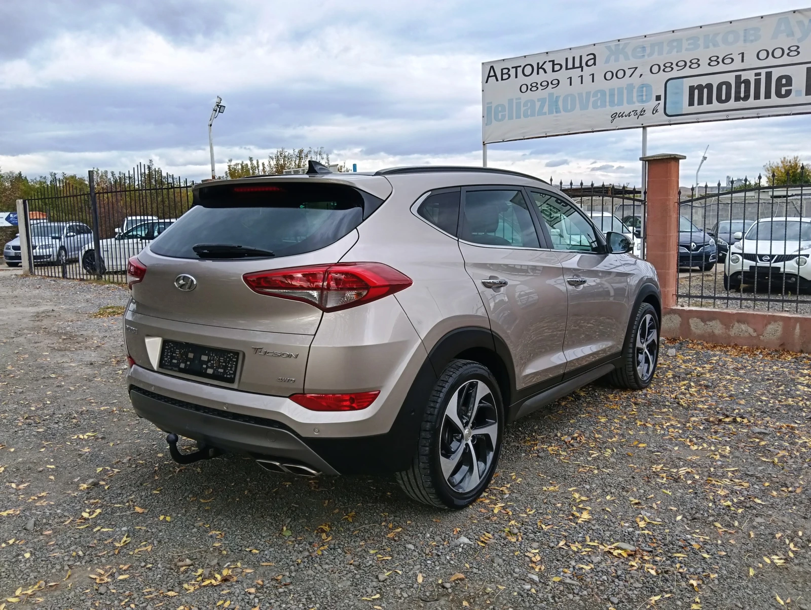 Hyundai Tucson 2.0CRDI FULL, снимка 4 - Автомобили и джипове - 56574620