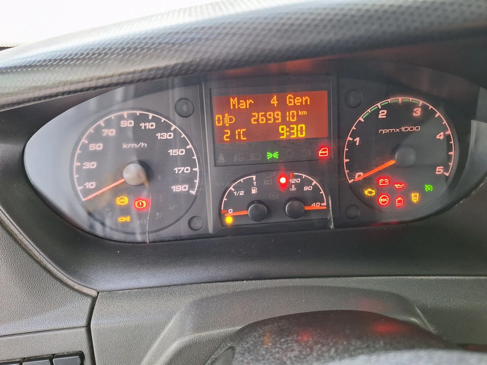 Iveco 35c15 3000 кб 6 места от Италия с Климатроник - изображение 9