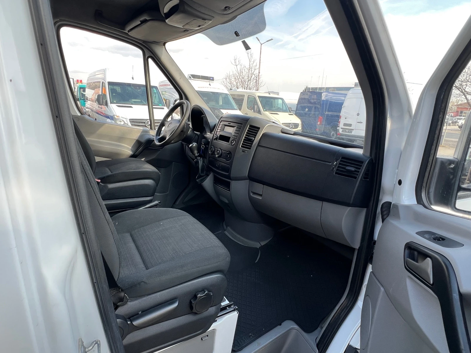 Mercedes-Benz Sprinter 313 CDI Клима , EURO5 , 2 странични врати, снимка 13 - Бусове и автобуси - 53442719