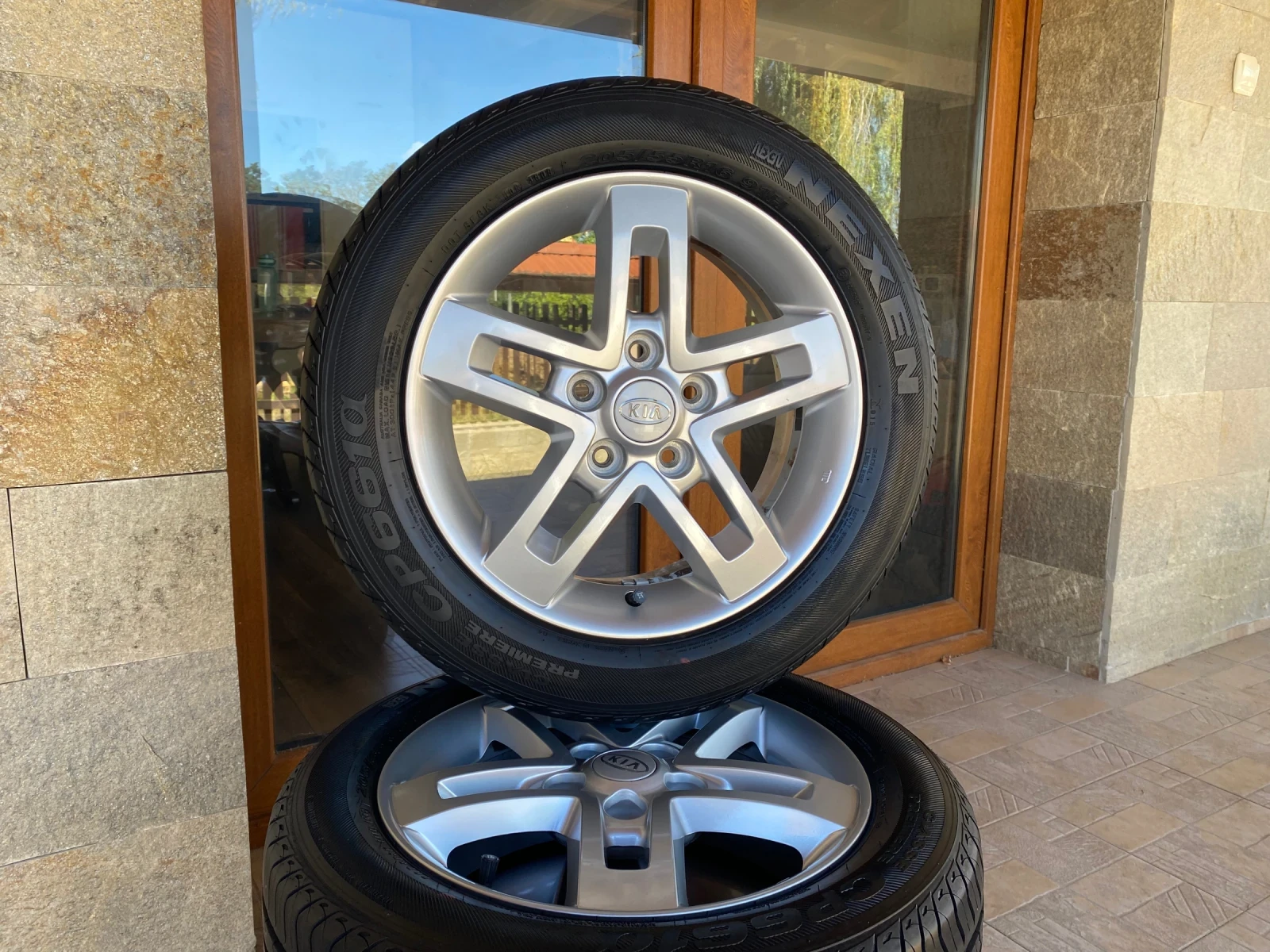 Гуми с джанти Nexen 205/55R16, снимка 2 - Гуми и джанти - 55954462
