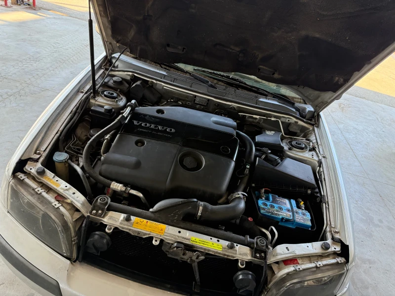 Volvo V40, снимка 5 - Автомобили и джипове - 52286864