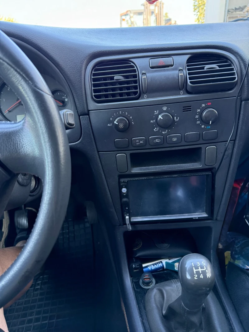 Volvo V40, снимка 8 - Автомобили и джипове - 52286864