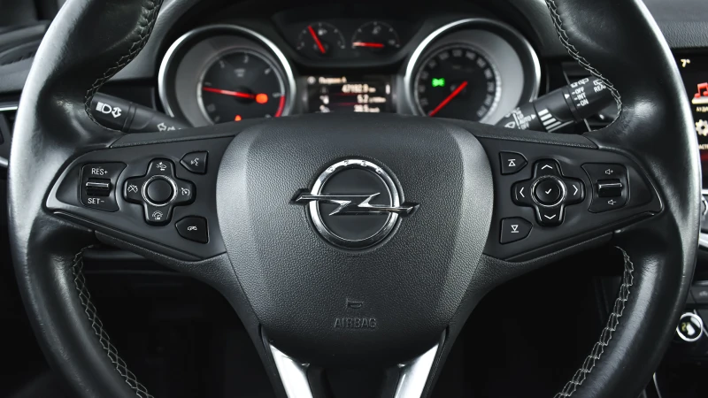 Opel Astra Sports Tourer 1.6d Innovation, снимка 13 - Автомобили и джипове - 52273948