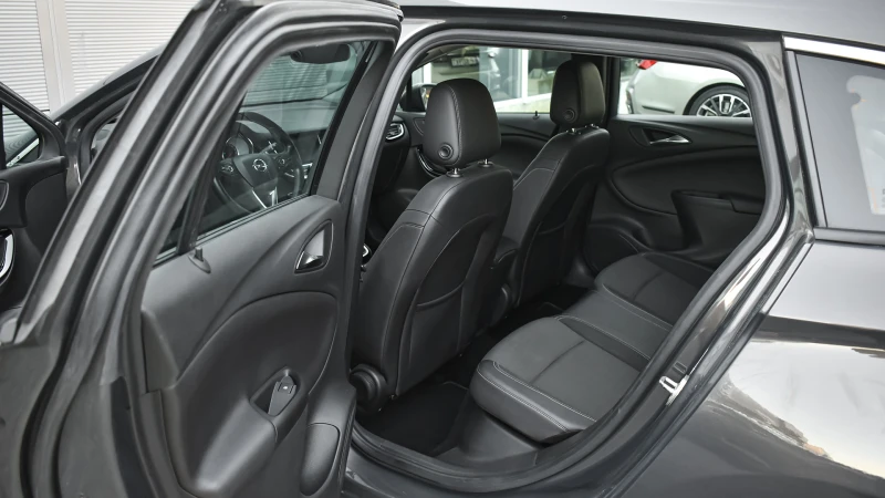 Opel Astra Sports Tourer 1.6d Innovation, снимка 9 - Автомобили и джипове - 52273948