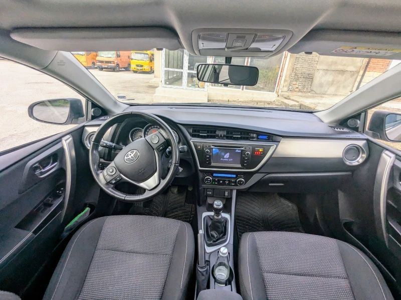 Toyota Auris, снимка 14 - Автомобили и джипове - 52928342