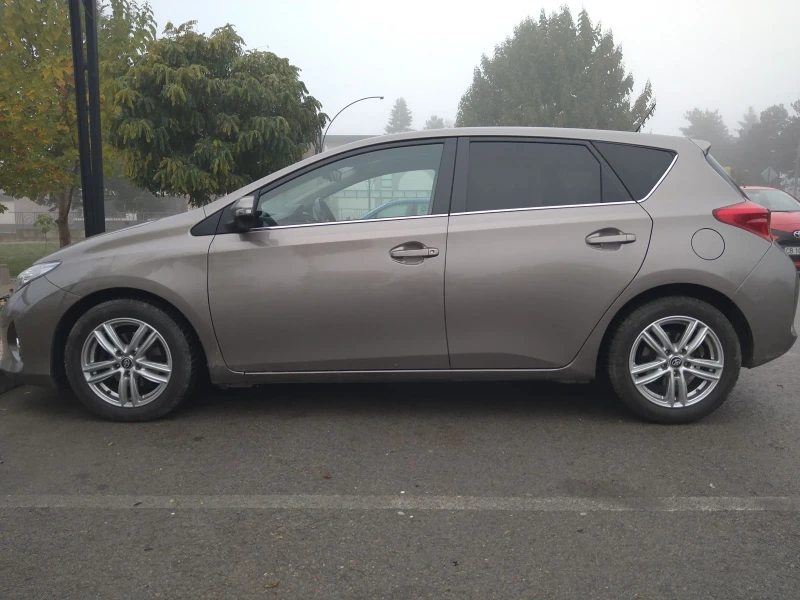 Toyota Auris, снимка 2 - Автомобили и джипове - 52417739