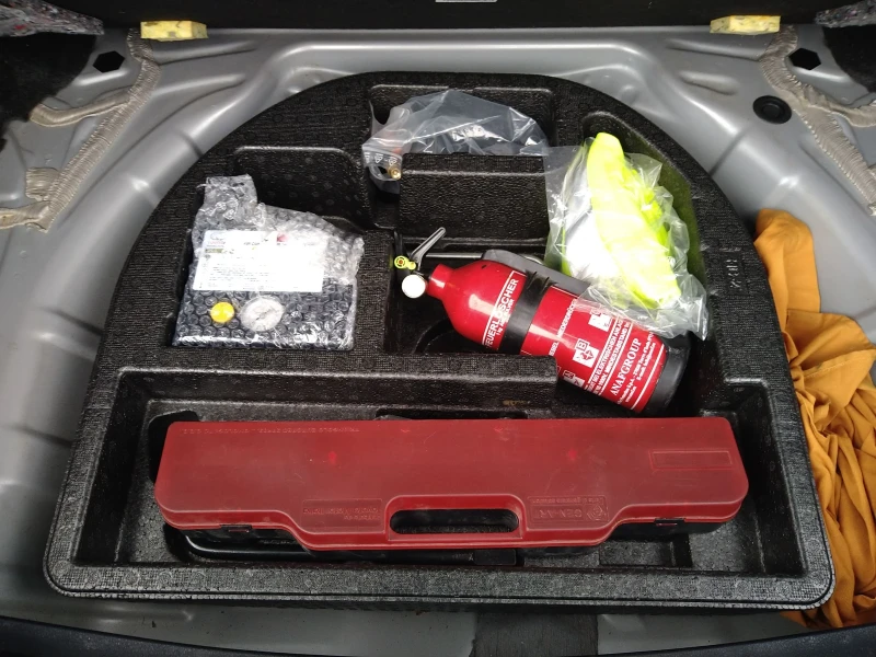 Toyota Auris, снимка 6 - Автомобили и джипове - 52417739