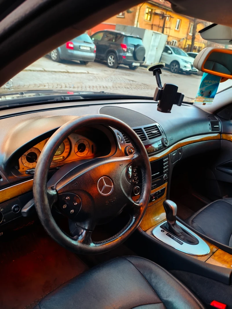 Mercedes-Benz E 320 CDI, снимка 8 - Автомобили и джипове - 52846250