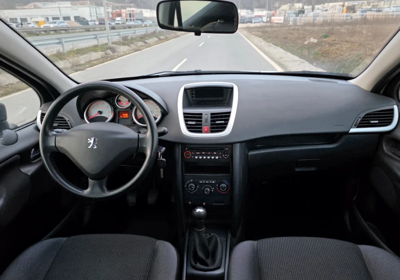 Peugeot 207 1.4i 75ks, снимка 9 - Автомобили и джипове - 53500685