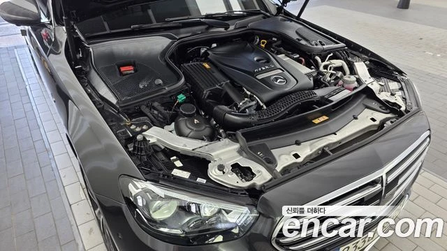 Mercedes-Benz E 300 e* 4MATIC* EXCLUSIVE* BURMESTER* ПОДГРЕВ* ОБДУХВАН, снимка 14 - Автомобили и джипове - 54878951