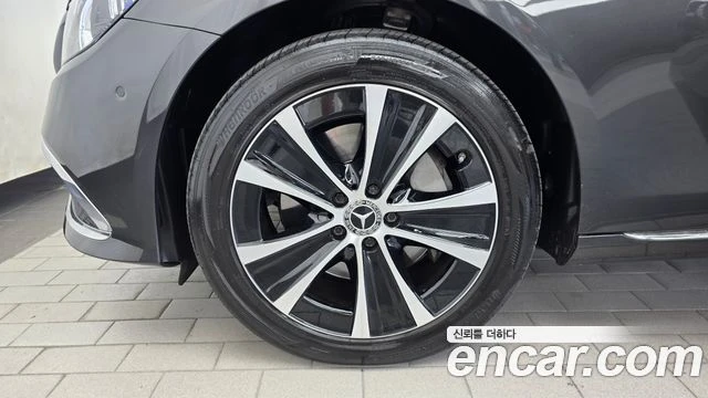 Mercedes-Benz E 300 e* 4MATIC* EXCLUSIVE* BURMESTER* ПОДГРЕВ* ОБДУХВАН, снимка 13 - Автомобили и джипове - 54878951