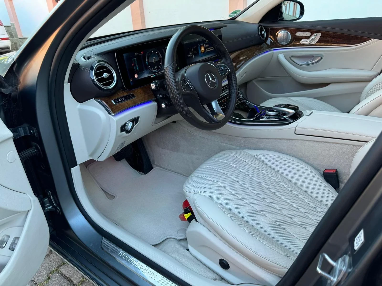 Mercedes-Benz E 220 cdi/MagnoGreyMatt/Обдухване/Memory/Pano/Keyless - изображение 6