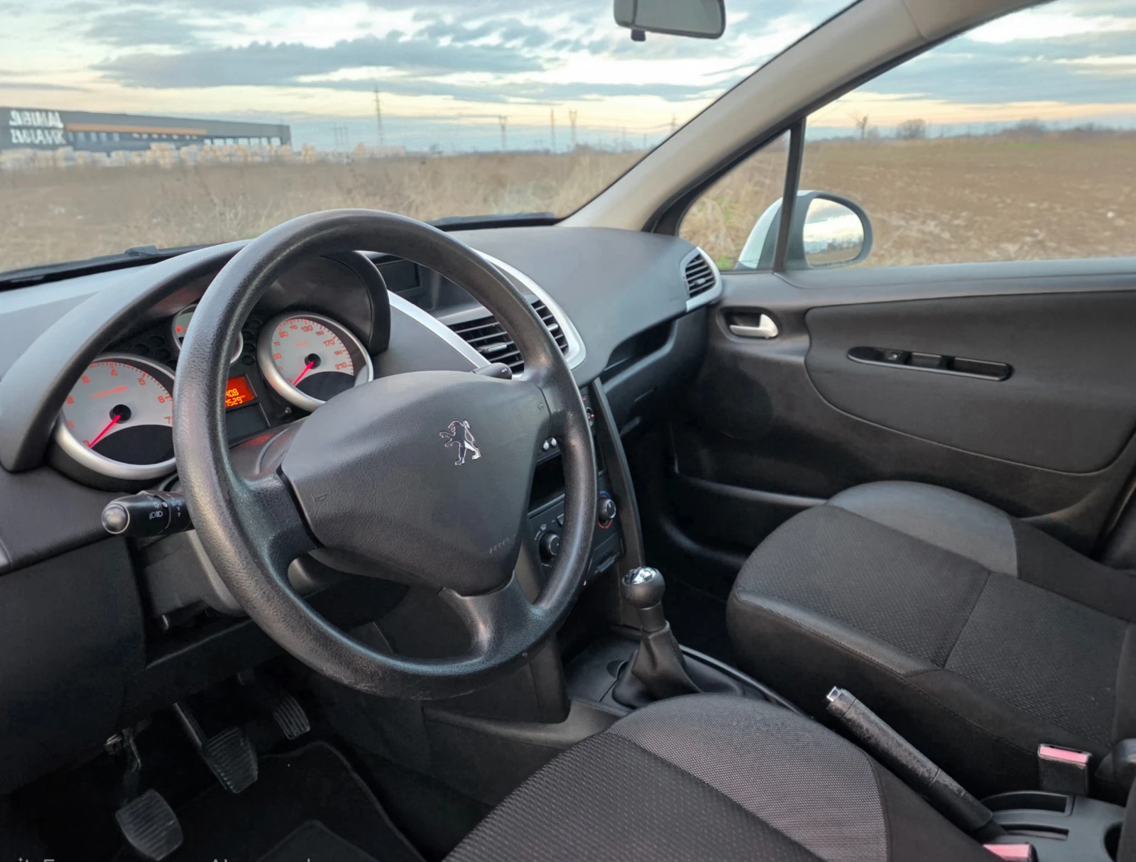 Peugeot 207 1.4i 75ks - изображение 7