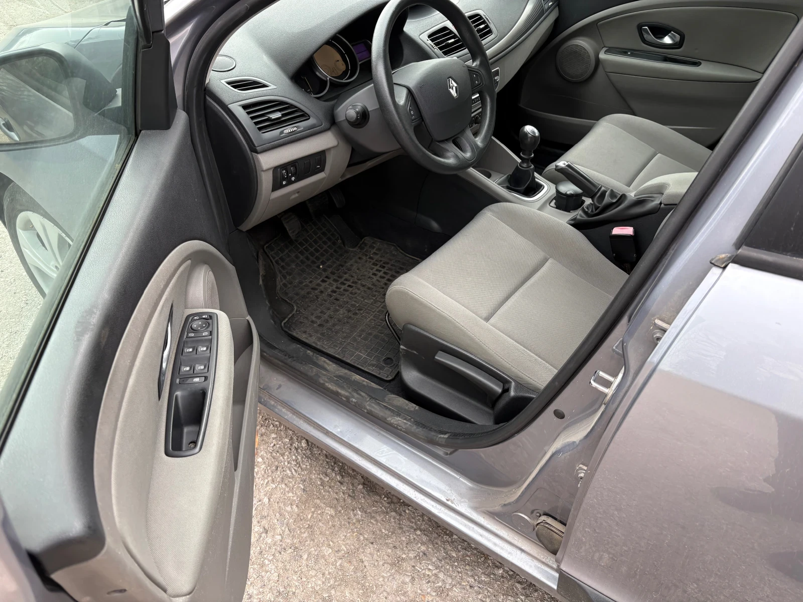 Renault Megane, снимка 5 - Автомобили и джипове - 54190278