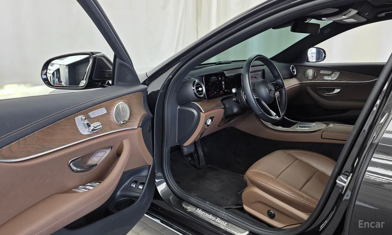 Mercedes-Benz E 300 e* 4MATIC* EXCLUSIVE* BURMESTER* ПОДГРЕВ* ОБДУХВАН, снимка 10 - Автомобили и джипове - 54878951