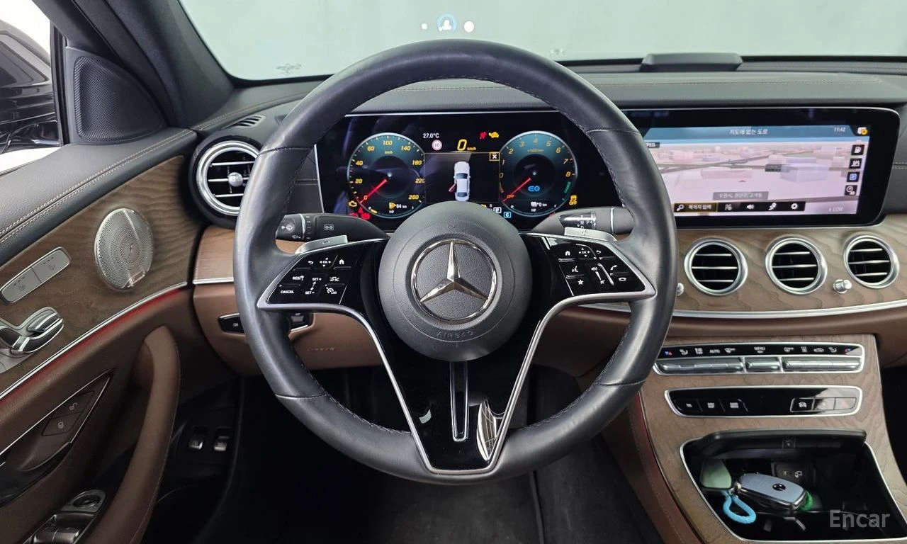 Mercedes-Benz E 300 e* 4MATIC* EXCLUSIVE* BURMESTER* ПОДГРЕВ* ОБДУХВАН, снимка 4 - Автомобили и джипове - 54878951