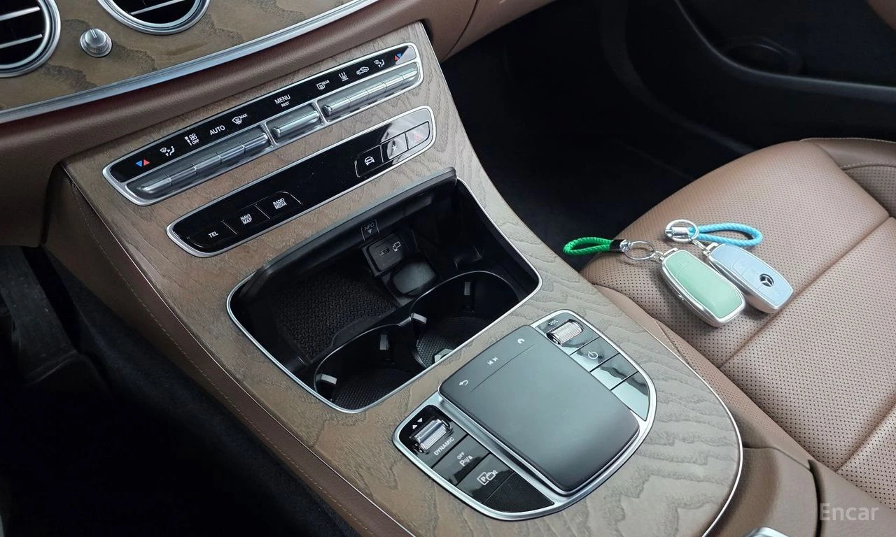 Mercedes-Benz E 300 e* 4MATIC* EXCLUSIVE* BURMESTER* ПОДГРЕВ* ОБДУХВАН, снимка 7 - Автомобили и джипове - 54878951