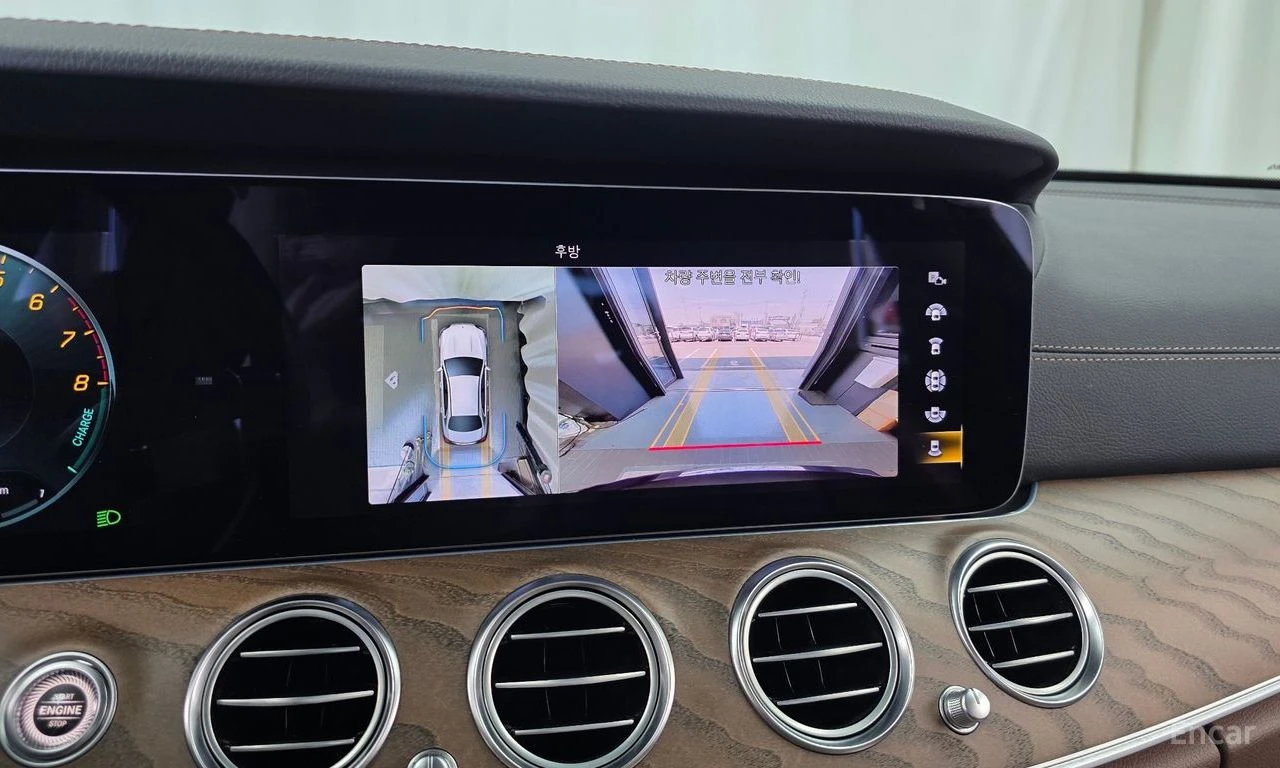 Mercedes-Benz E 300 e* 4MATIC* EXCLUSIVE* BURMESTER* ПОДГРЕВ* ОБДУХВАН, снимка 6 - Автомобили и джипове - 54878951