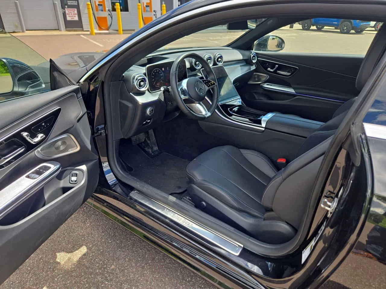 Mercedes-Benz CLE 300 * CARFAX * BURMESTER * 360 * DISTRONIC, снимка 5 - Автомобили и джипове - 54987340