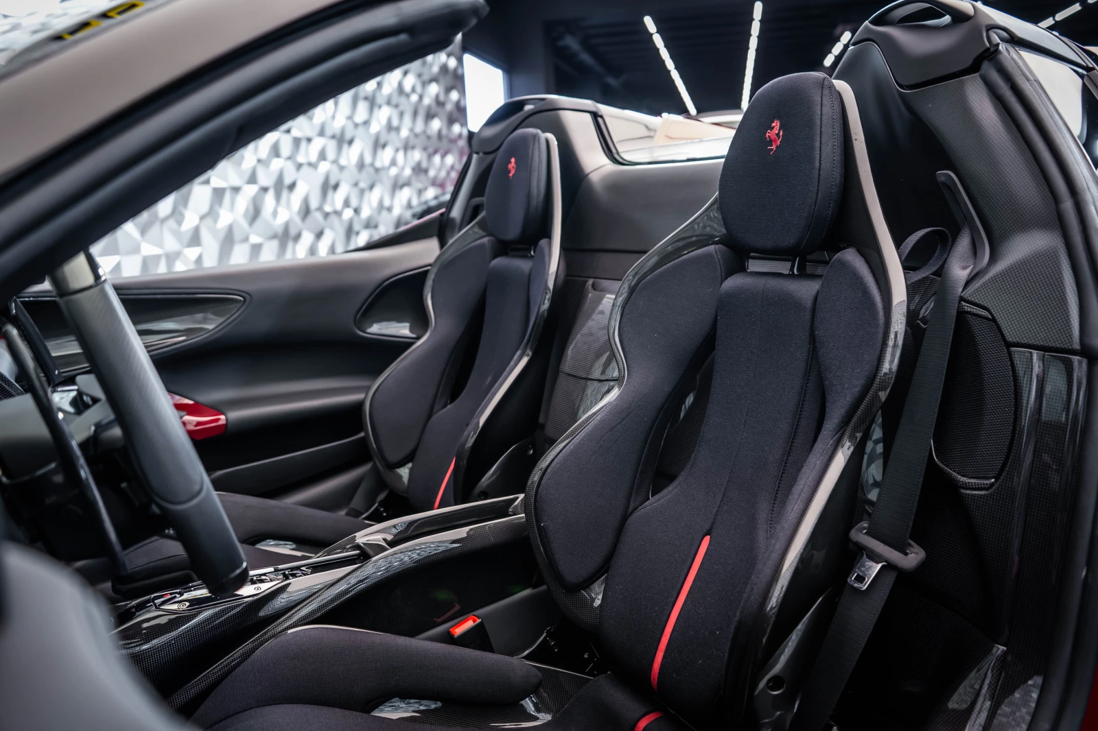 Ferrari SF 90 Spider Tailor Made 1000GP, снимка 12 - Автомобили и джипове - 55089908